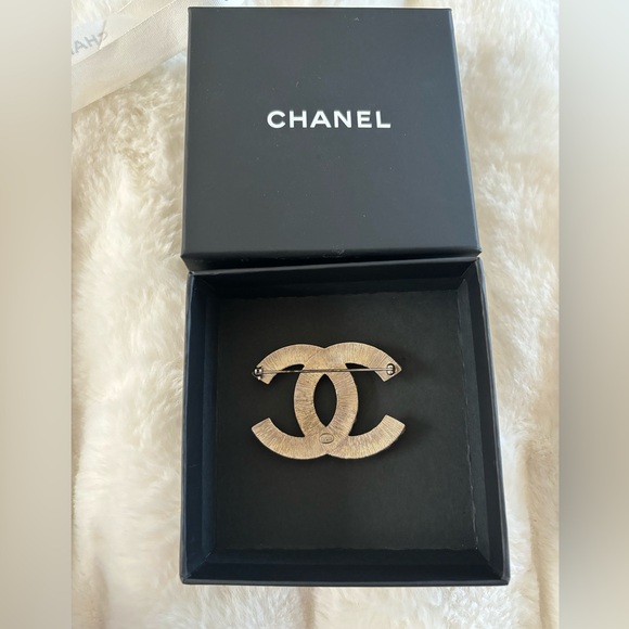 CHANEL CC Logo Signature Silver With Crystal Brooch - Picture 3 of 9